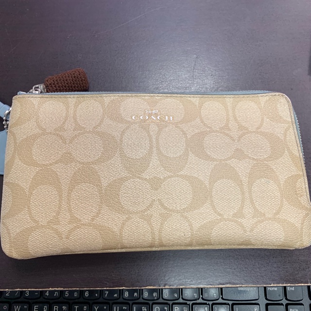 คล้องมือ Coach 2 Zip