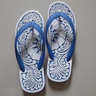 (ส่งฟรี)รองเท้าแกะลายบนช้างดาว 100% {HANDMADE}