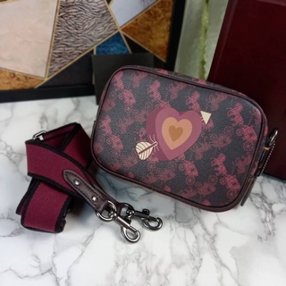 COACH Camera Bag 16 With Horse And Carriage Printand Heart(COACH F88264)รูปถ่ายจากสินค้าจริงศัพท์ถามก่อนทำการสั่งซื้อค่ะ