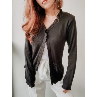 เสื้อคลุมคาดิแกน กระดุมบน แต่งขอบหยักผ้าไหมพรหมเพิ่มความน่ารัก🍑พร้อมส่งทุกสี