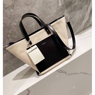 JIL SANDER WANDER TOTE BAG กระเป๋าถือ สะพายไหล่ แบรนด์จิลแซนเดอร์ วัสดุตัวกระเป๋าเป็นผ้าแคนวาสสีครีม leather patch