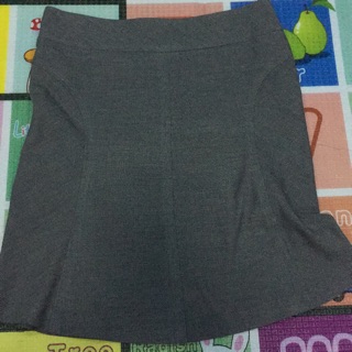 กระโปรงทำงานสีเทา เอว 30-32 สพ38-38 ยาว 20.5”