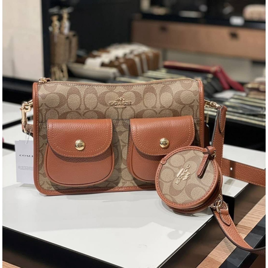 💚แท้💯 พร้อมส่ง💚กระเป๋าสะพายข้าง ขนาด 10 นิ้ว COACH C5675 PENNIE CROSSBODY WITH COIN CASE IN SIGNATUR