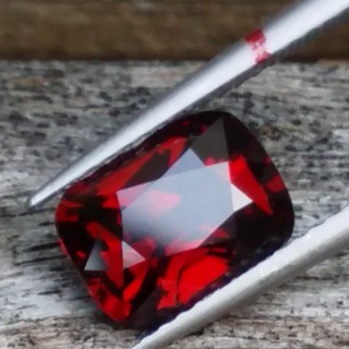 สปิเนล พม่า (Spinel 尖晶石 Myanmar) 2.36 กะรัต (Cts.克拉) แดง ดิบ Unheated 未加热的