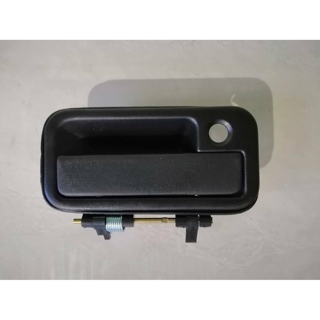 มือเปิดอันนอก TFR 2500,2800 ปี 1992,1997 ข้างRH (ขวา) สีดำ ข้างRH ราคาอันละ 200 บาท