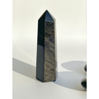 ออบซิเดียนสีดำเหลือบเงินแบบทาวเวอร์ (Silver sheen obsidian tower)