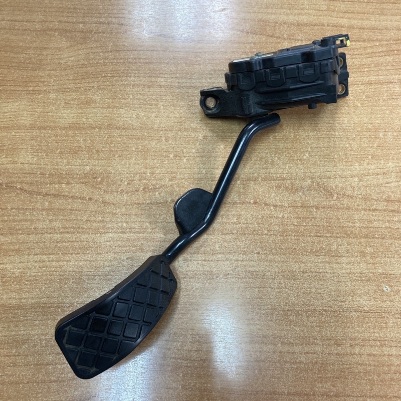 VW PASSAT B5.5 2.3L คันเร่งไฟฟ้า 8D2 721 523 F