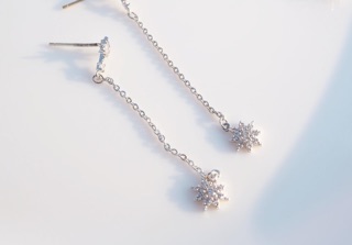 Lalure - ต่างหู little snowflake earrings silver 925 เงินแท้