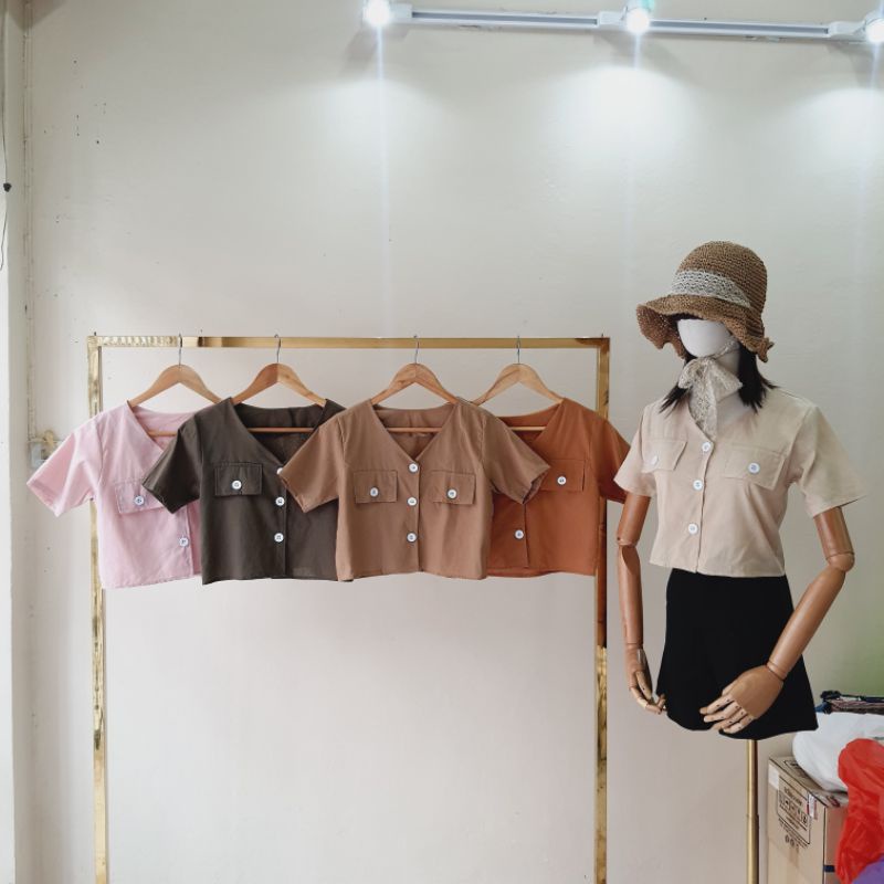 ขายดี  เสื้อครอป คอวี ผ้าคอตตอน สไตล์มินิมอล  เสื้อเชิ้ตกระดุมหน้า แต่งกระเป๋าอก แขนสั้น By Muayly Shop ราคา ถูกที่สุด ดีลบีเคเค แกลเลอรีภาพที่ 6