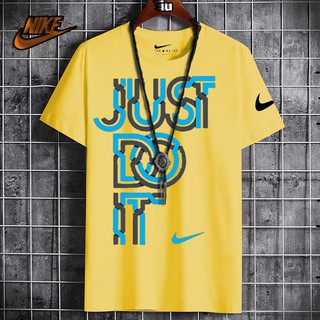 เสื้อเชิ้ตทรงแห้ง Nike Swoosht สําหรับผู้ชายเสื้อหลวมสั้นธรรมดาพิมพ์OnSale 23PH pna