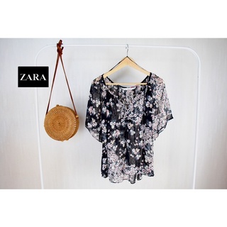 ZARA ผ้าชีฟอง ลายดอกเล็กๆ สีดำผ้าพริ้วใส่สบาย ไร้ตำหนิ tag ครบ ป้าย M อก 48