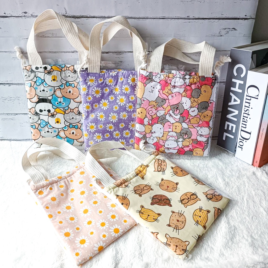{พร้อมส่ง} กระเป๋าผ้า ลายการ์ตูน น่ารักๆ ใบเล็ก แคนวาสกันน้ำ ผ้าลื่น PVCพิมพ์ลาย มีซิป
