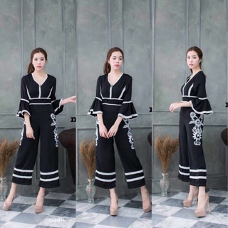 ME3344 จั้มสูทขายาว ผ้าโฟร์เวย์เนื้อดี๊ดี ดีเทลเก๋ด้วยการติดลูกไม้ลายดอกเป็นเส้นสีขาว ตัดกับตัวจั้มได้อย่างลงตัวสุดๆเลยค