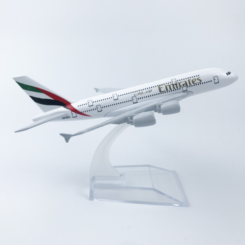 [16cm] โมเดลเครื่องบิน Emirates (Aircraft Metal Model) วัสดุทำจากเหล็ก  พร้อมฐาน ของเล่น ของสะสม เสริมฮวงจุ้ย
