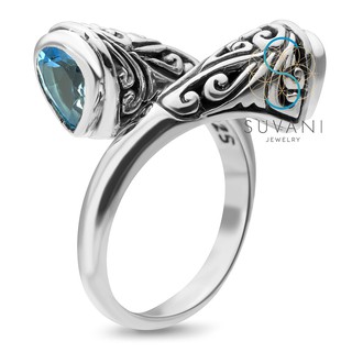 SUVANI แหวนเงินแท้ 92.5% แหวนลาย Filigree ฝังด้วยหินโทแพซสีฟ้า (Blue Topaz) แหวนไซส์ 6-8