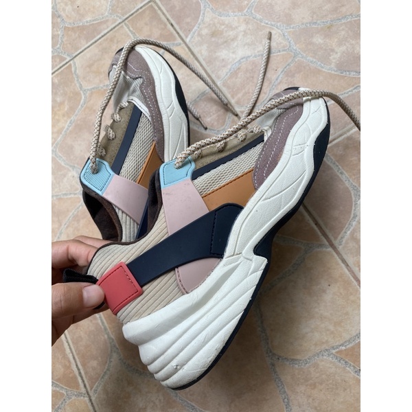 รองเท้าผ้าใบแบรนด์Zara