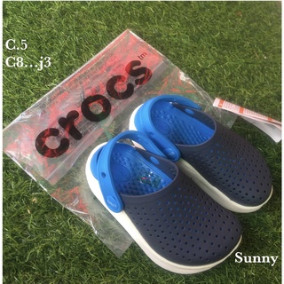 Crocs kids รองเท้าแตะแบบสวมสำหรับเด็ก