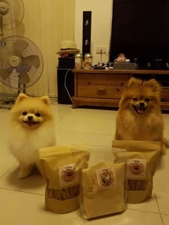 ไก่สติ๊ก สุนัขเป็นโรคไตทานได้ (สันในไก่อบแห้ง,ขนมสุนัข,ขนมหมา,ขนมแมว,อาหารสุนัข) 200 กรัม