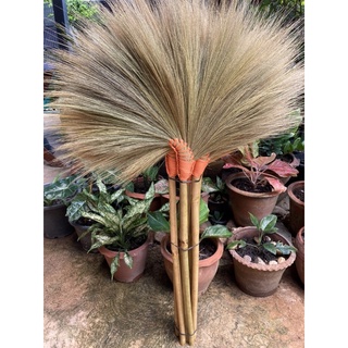 ไม้กวาดดอกหญ้าถักมือเกรดAถักหนาแน่นอย่างดีไม่หลุดง่าย