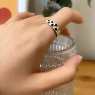 แหวนตารางขาวดำ Black and White Plaid Pattern Cuff Ring