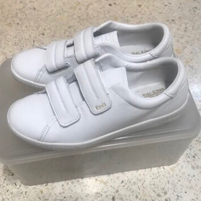 รองเท้าKed  หนังสีขาว