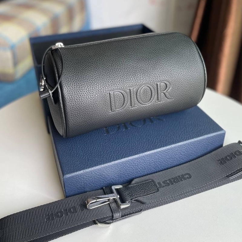 กระเป๋าสะพายผู้ชาย Dior  roller  oblique bag in leather 💛
