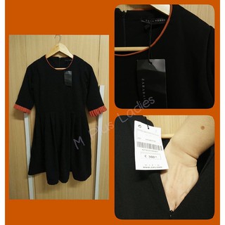 เดรสระบายสีดำ กุ๊นคอ ปลายแขนระบาย (ZR-002) Woman Black Dress