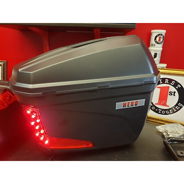 กล่องข้าง HERO X23 ขนาด 23 ลิตร/ข้าง ไฟท้าย LED สีแดง ฝาเปิดด้านบน ทั้งชุดประกอบด้วย กล่องข้าง 2 ใบ และชุดแร็คข้าง - รูปที่ 3