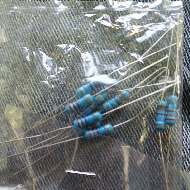 1/2 WATT 3K OHM RESISTOR CONTENTS 12 ชิ้น