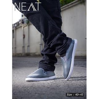 NEAT รองเท้าผ้าใบสำหรับสุภาพบุรุษ : สีเทา โคดลดอีก100