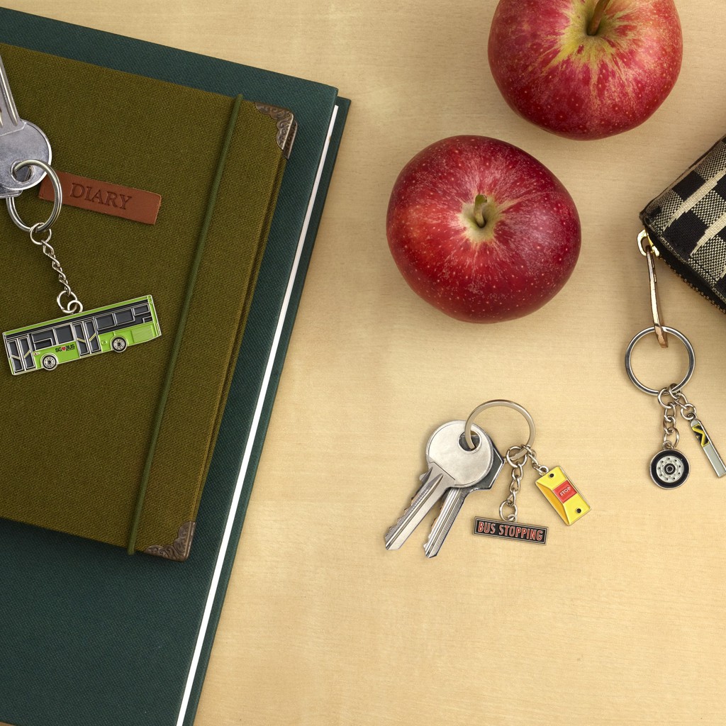 พวงกุญแจและชาร์ม SG Bus ของเรา