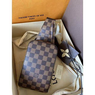 Used like new Lv Geronimos Damier Dc 16