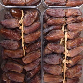 อินทผาลัมเดคเลตนัวร์ติดก้าน (Deglet Nour Dates on Branch) 1000g.