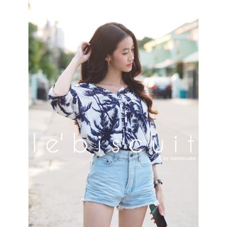 เสื้อคอวีผูกเชือก พิมพ์ลายมะพร้าว