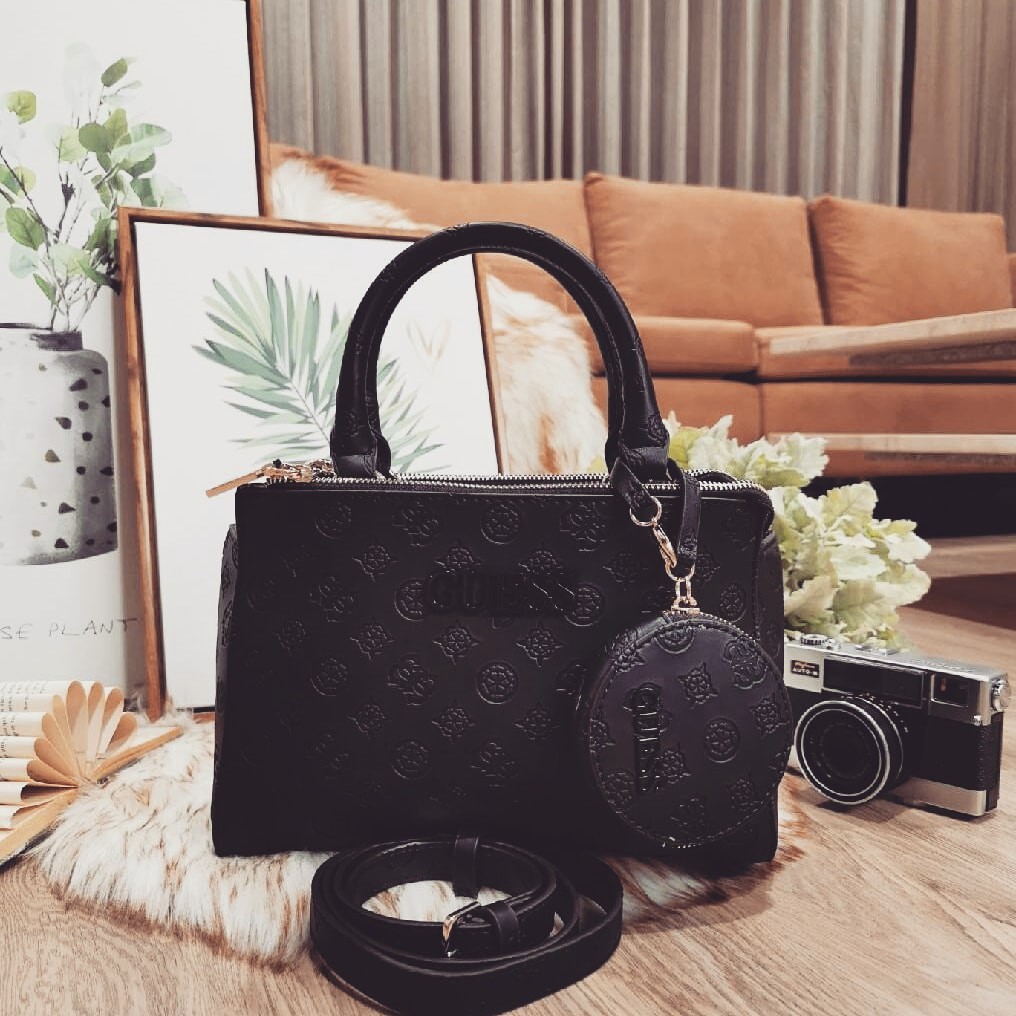 GUESS WOMAN CROSS BODY BAG