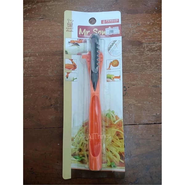 มีดปลอกผลไม้ Mr.Somtum ตรา Penguin