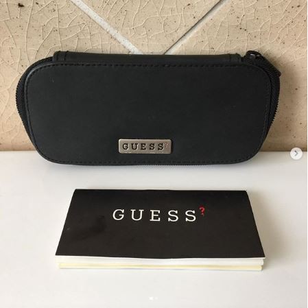 กระเป๋า กล่องใส่นาฬิกา หรือของอื่นๆก้ได้ แบรนด์ GUESS ของแท้ สีดำ ซิปลื่นมาก พกพาสะดวก ขนาดกำลังดี น