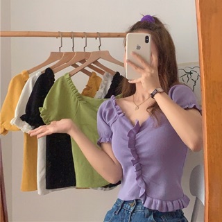 🍬 doll crop 🍬 เสื้อเข้ารูปผ้านิตติ้ง คอวี แขนตุ๊กตา แต่งระบาย