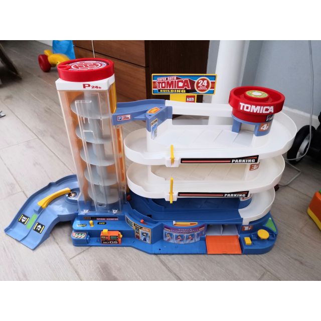 ชุดราง​ Parking ของ​ Tomy สินค้ามือ2