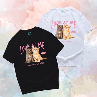 (🔥พร้อมส่ง🔥) เสื้อ Look at me ผ้าCotton 100% มีสองสี ทั้งทรงปกติและ OVERSIZE ร้าน Sheshirts