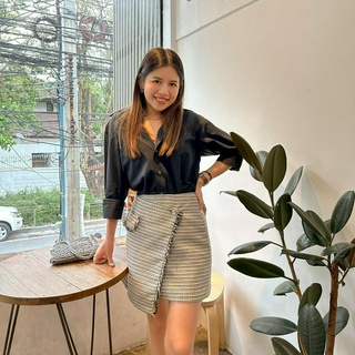 Weftloom Beatrice Skirt กระโปรงป้ายผ้าทวีต สีดำขาวลายทาง bw striped