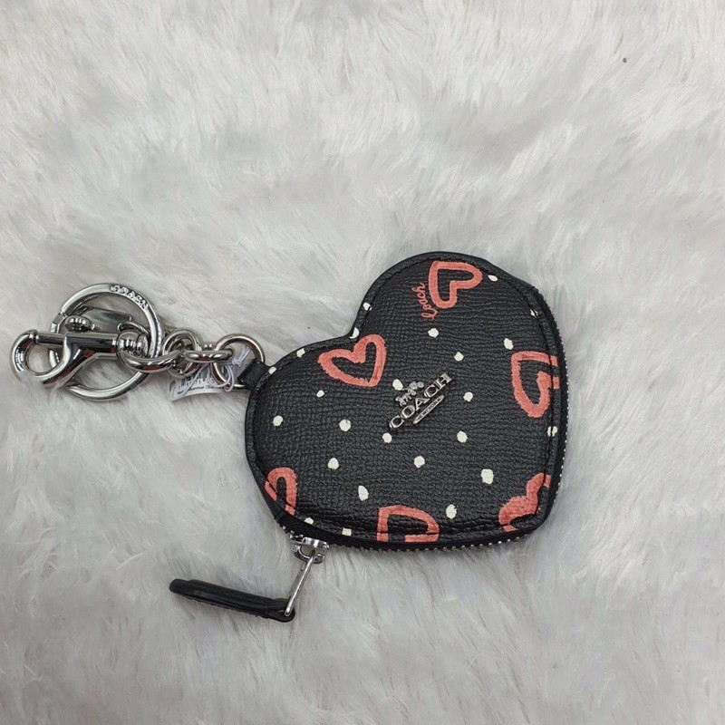 พวงกุญแจ COACH Coin Pouch Bag Charm With Crayon Hearts Print Style No