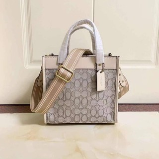 COACH  FIELD TOTE 22