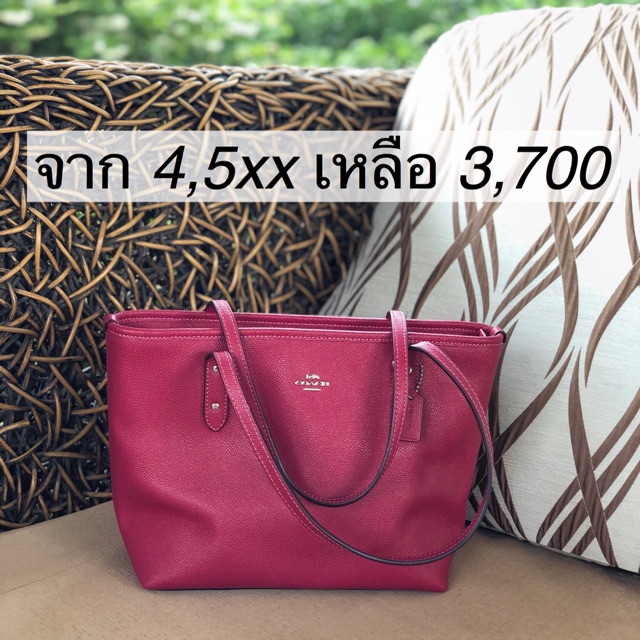 Coach รุ่น Mini city zip tote