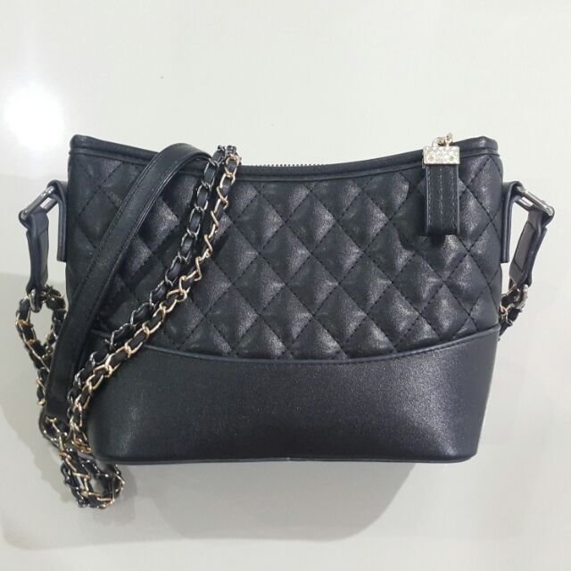 Chanel's Gabrielle Hobo Bag สีดำ 8" มือสอง