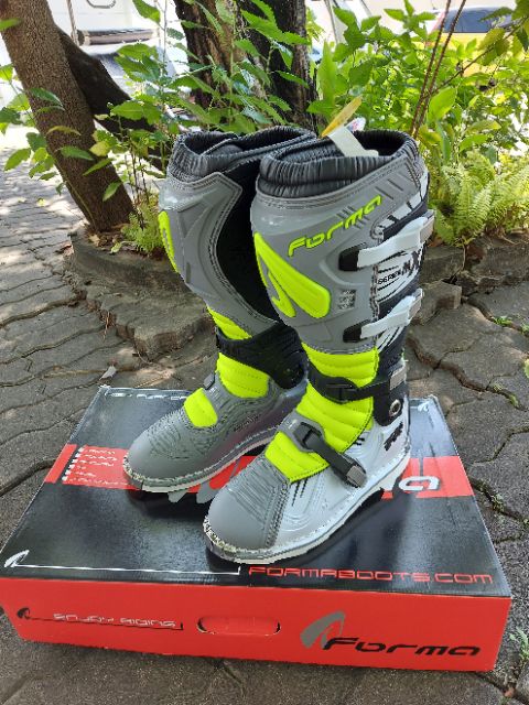 รองเท้าวิบาก FORMA รุ่น TX GREY NEON