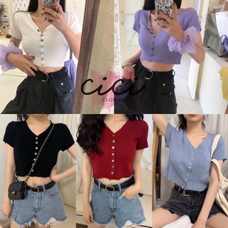 cici(พร้อมส่ง)เสื้อครอปแขนสั้น คอวีแต่งกระดุมหน้า ผ้าไหมพรม(6006)