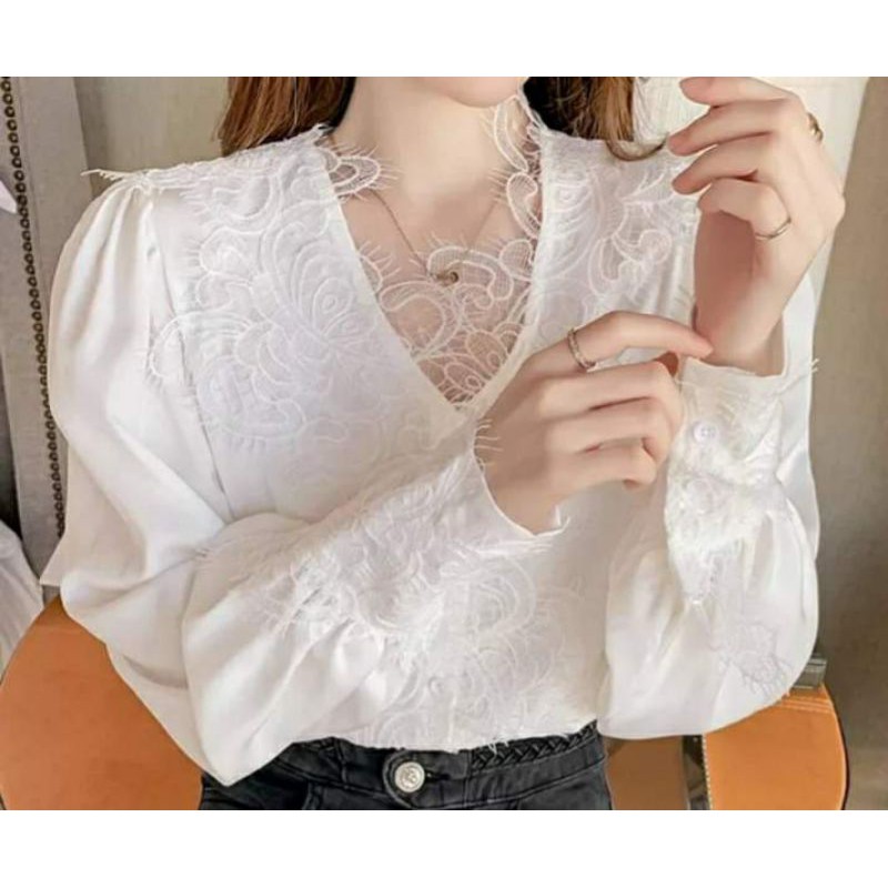 เสื้อสีขาวคอวีลูกไม้ เสื้อสีขาวใส่ทำบุญ เสื้อใส่บผ้าถุง