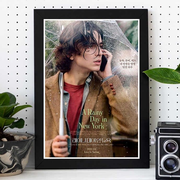 A Rainy Day in New York Poster, Timothee Chalamet, Elle Fanning, Selena Gomez โปสเตอร์ภาพขนาด 33X48 