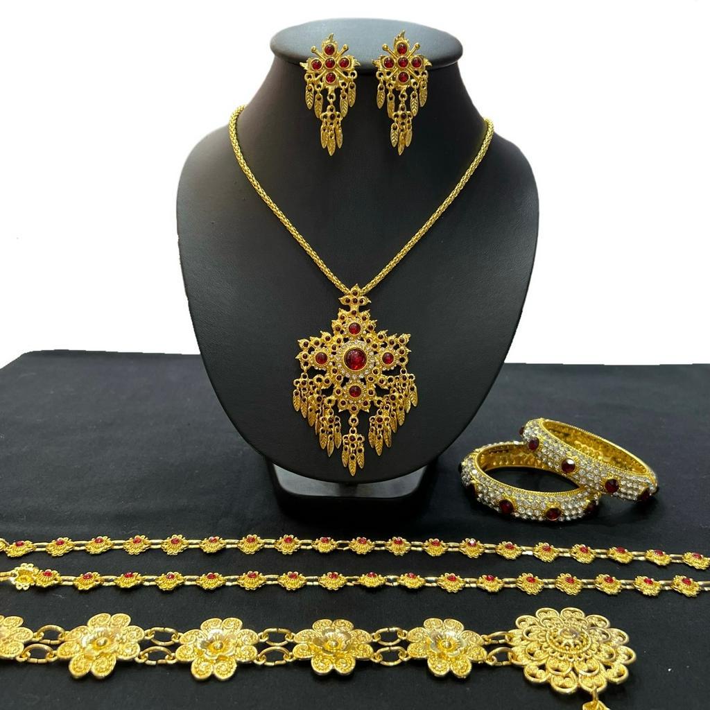 Accessories เช็ทเครื่องประดับชุดไทย เครื่องประดับชุดไทยผู้ใหญ่และเด็ก สีทอง ของเด็กกับผู้ใหญ่